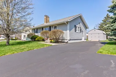 4 Vista Dr 1