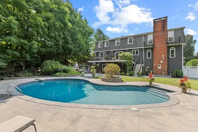 12 Cricklewood Dr 1