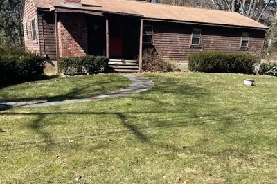 52 Peach Hill Rd