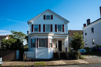52 Russell St