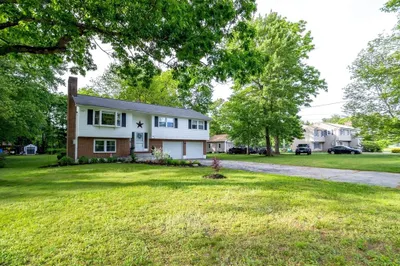 32 Alvirne Dr