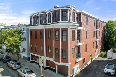 39 Lexington St #3
