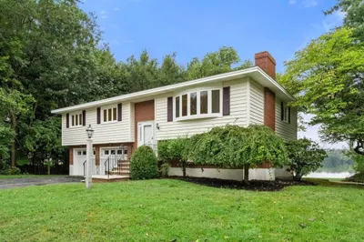 122 Spy Pond Pkwy 1
