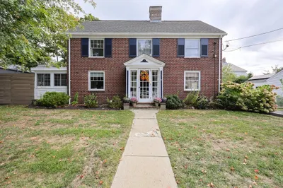 25 Brewster Rd 1