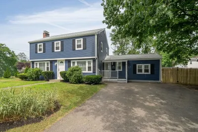 33 Gates Ave