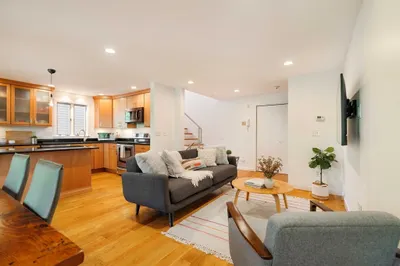 241 Perkins St #E402