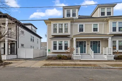 16.5 Holly St #2L 1