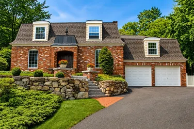 52 Brentwood Rd 1