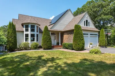 137 Rickenbacker Rd 1