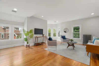 2 Holton St #2B 1