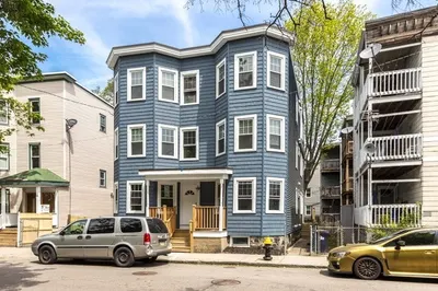 34 Bay St #3