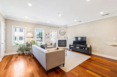 109 D St #4 1