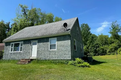 11 W Whitehall Rd