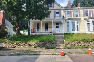124 Pleasant St 1