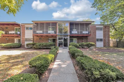 125 Grove St #3 1