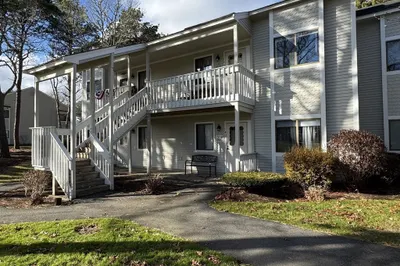 145 Eaton Ln #145