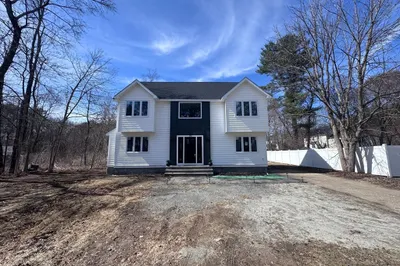 19 Rawson Ave 1