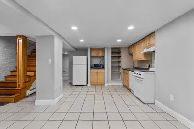 110 W 3rd St #1