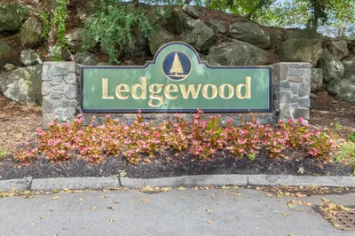 4 Ledgewood Way #21 1