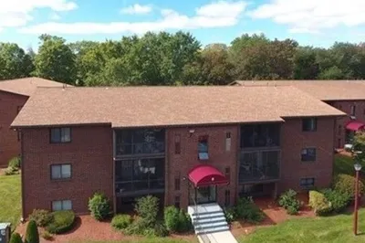221 Oak St #9-33
