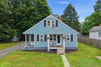 22 Waushakum Avenue