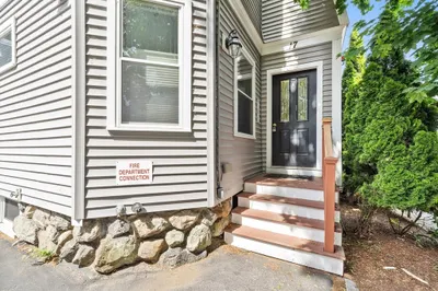 17 Robbins St #3-1