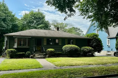 27 Wamsutta Ave