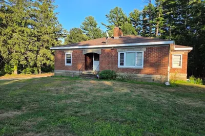 195 E Main St 1