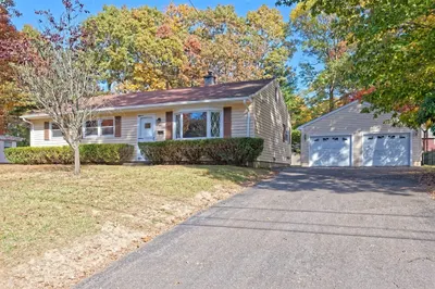 7 Crestwood Ave