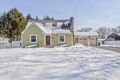 85 Edgewater Rd 1