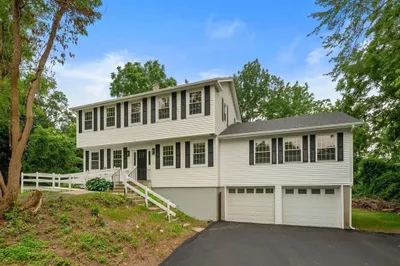 125 Bayview Ave 1