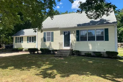 7 Munroe Drive