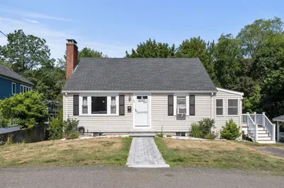 52 Friend St