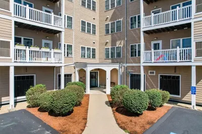 8 Walnut St #202