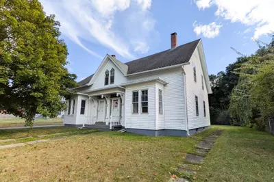 2185 Main St 1