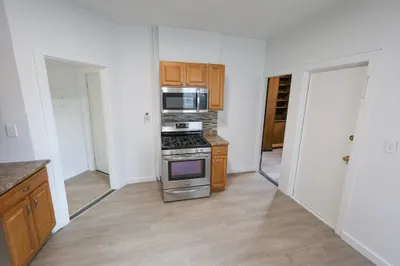 8 Colonial Avenue #1