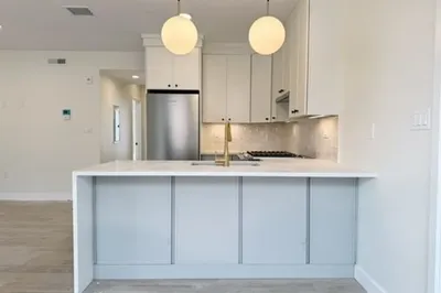 387 Sumner #201
