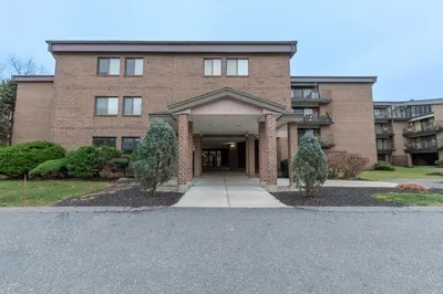 4 Ledgewood Way #13 1
