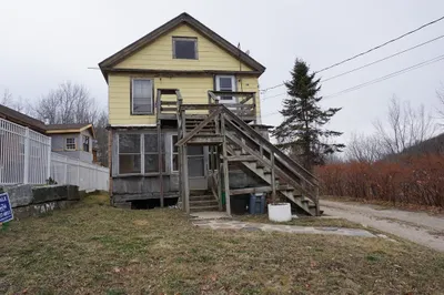 48 Curtis St