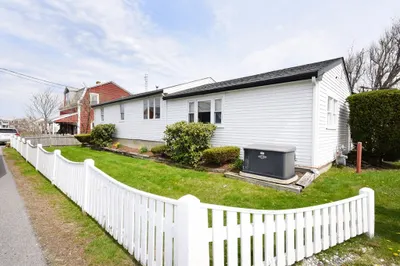 31 Massasoit Ave