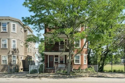 4114 Washington St #3 1