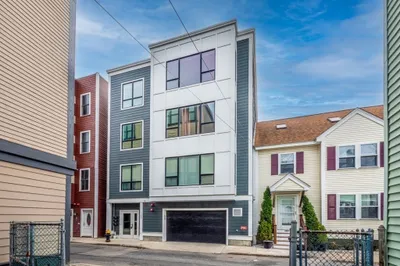 165-167 Bowen Street #3