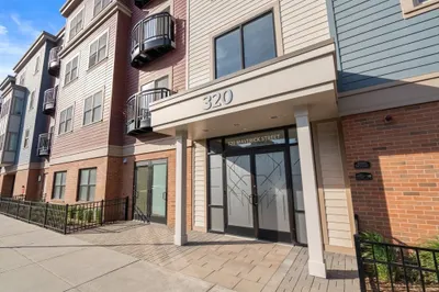 320 Maverick Street #303
