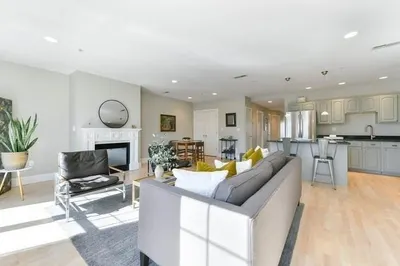 1306 Columbia Rd #3C