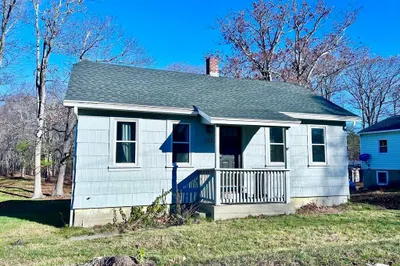 127 Beach Rd 1