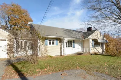 418 NE Main St 1