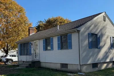 4 Munroe Dr
