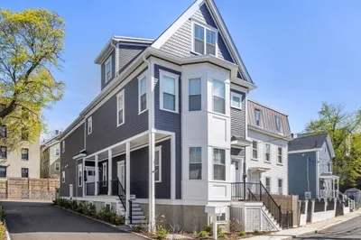 14 Ennis Rd #R