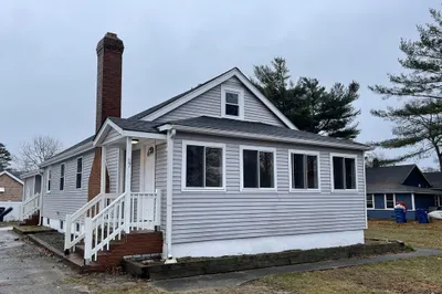 87 Cohasset Rd 1