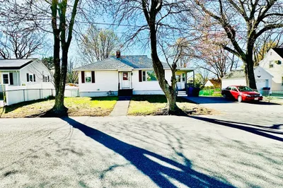 18 Cabot Rd